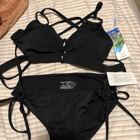 Adore me - Picture 1 of 2